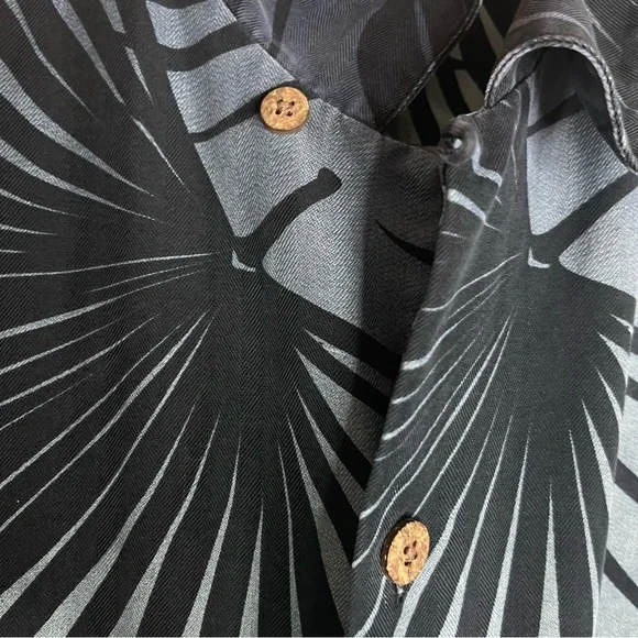 Tommy Bahama 100% SILK Mens Button Up Short Sleeve Shirt Hawaiian Print Casual L - Picture 6 of 11